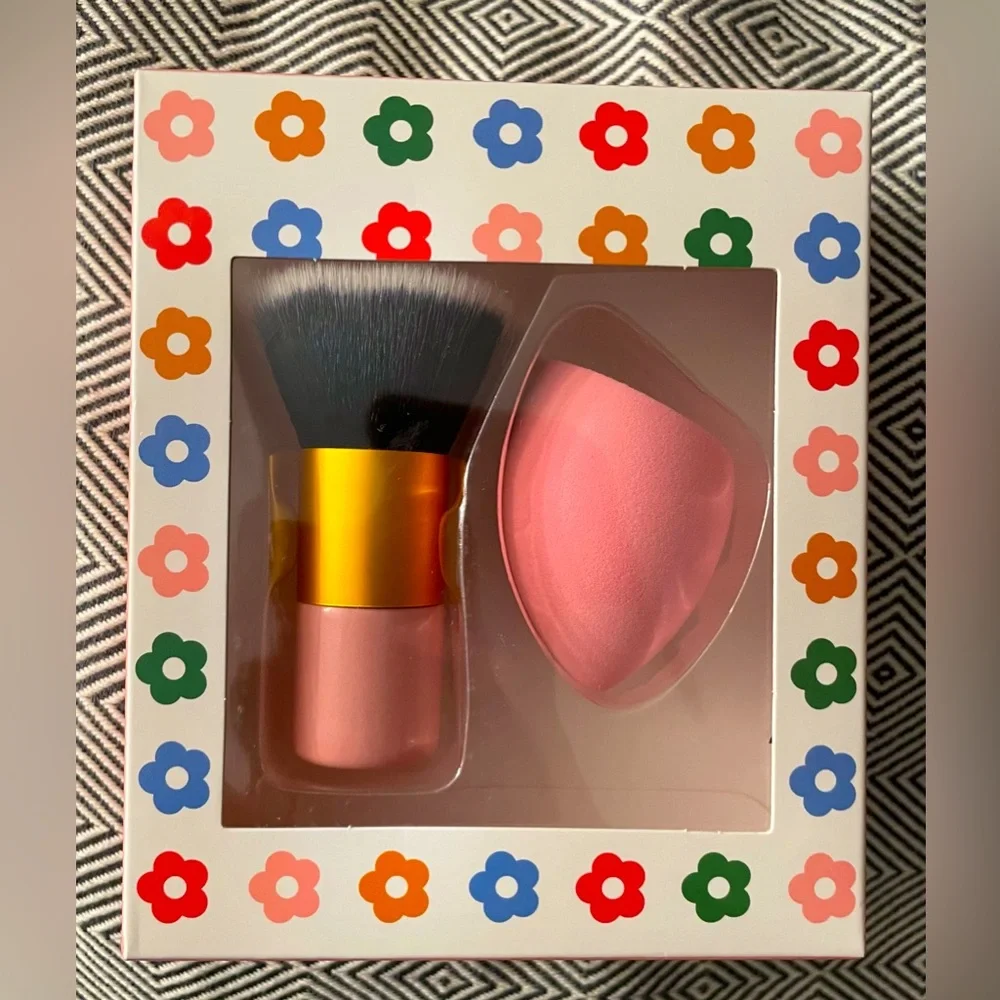 Kabuki Brush and Makeup Sponge/Beauty Blender Set - BNIB - Gift Idea